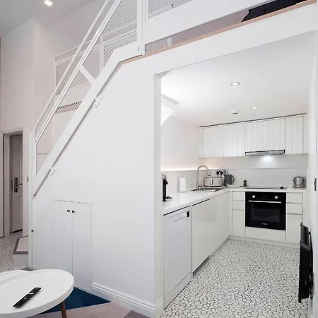 Trueman Court Luxury Serviced Aparthotel