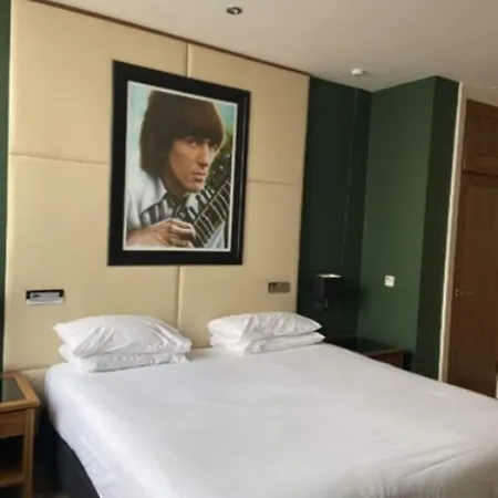Hard Days Night Otel