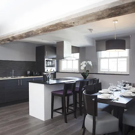 Aparthotel Epic Duke Street 4*