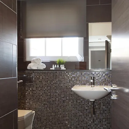 Aparthotel Epic Duke Street 4*