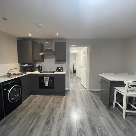 Ryan I Air I - 147-153 Mill Street - Free Parking Apartment