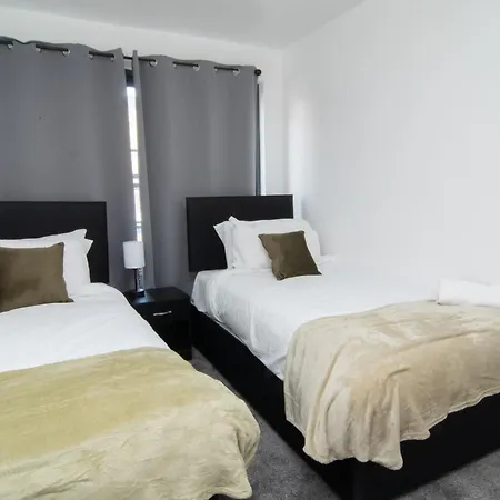 2 Bed 2 Bath Centre Sleep 7 *