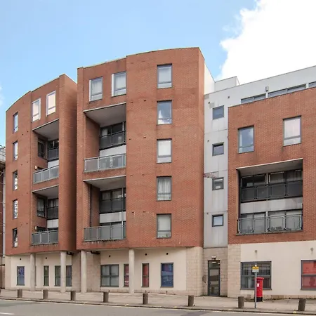 2 Bed 2 Bath Centre Sleep 7