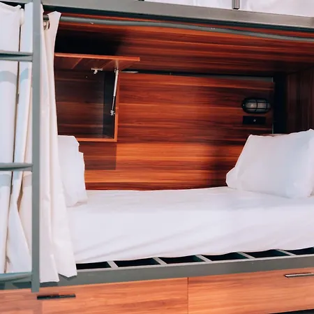 Malacuna Hostel *