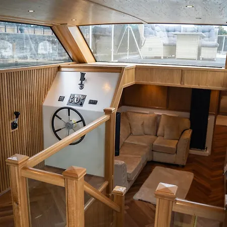 Bådhotel Lady Petra 2 Bedroom Luxury Barge *