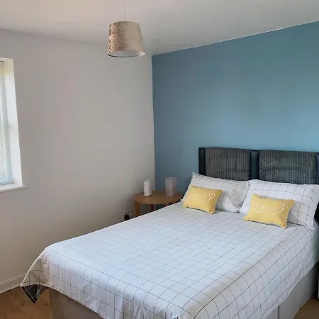 Beautiful 2 Bedroom Free Parking Appartement Liverpool