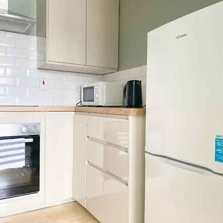 Beautiful 2 Bedroom Free Parking Appartement Liverpool