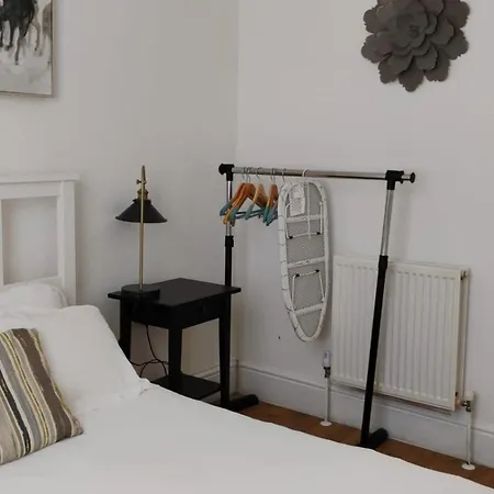 Charming Six Bedroom Townhouse Citystay Close To Centre Holiday home *