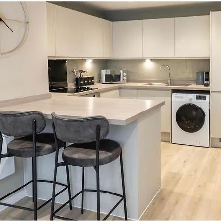 Richmond Row - Air Host & - 2 Bedroom Sleeps 6
