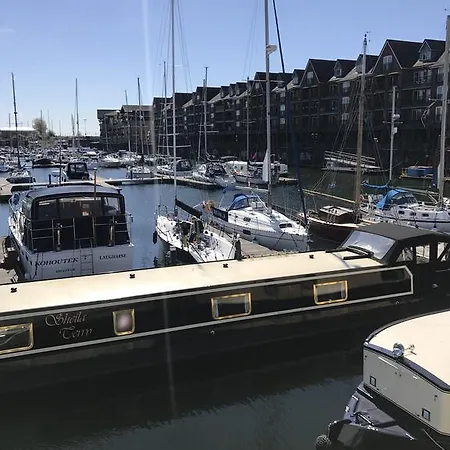 007 House Boat Liverpool