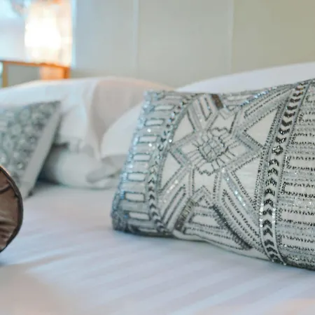 Posh Pads - 1 - Apart Otel