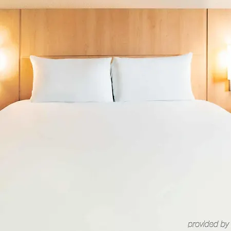 Ibis Centre Dock - One 3*