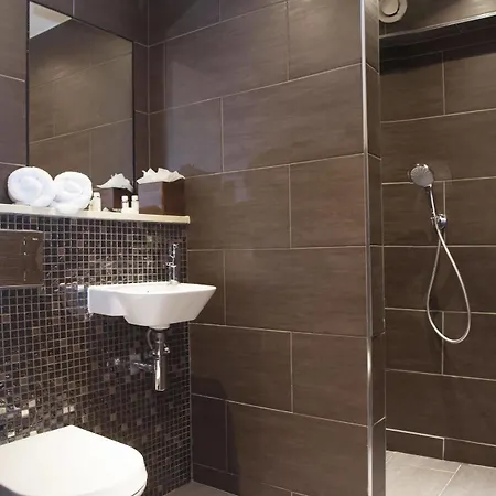Epic Duke Street Aparthotel 4*