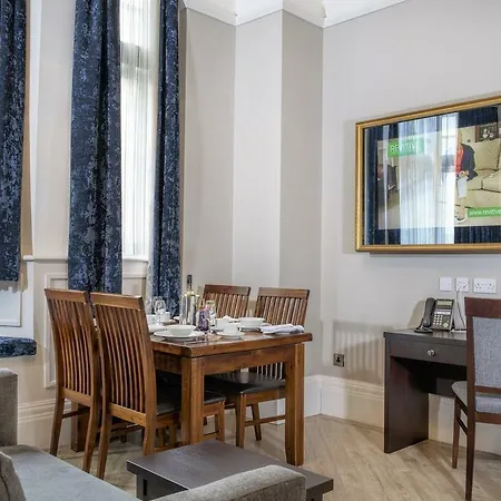 Richmond Apart-Hotel *