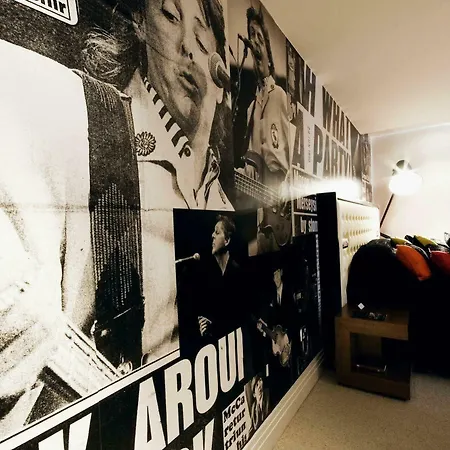Hard Days Night Otel