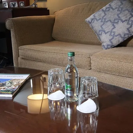 Crowne Plaza - John Lennon Airport By Ihg 4*