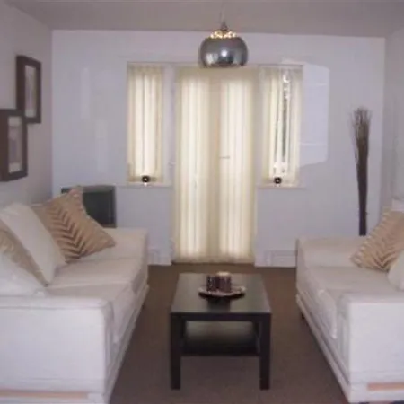 Oyo Arinza Apartments, Hotel