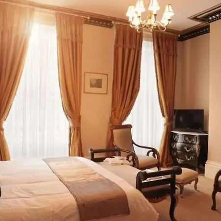 The Georgian Town House