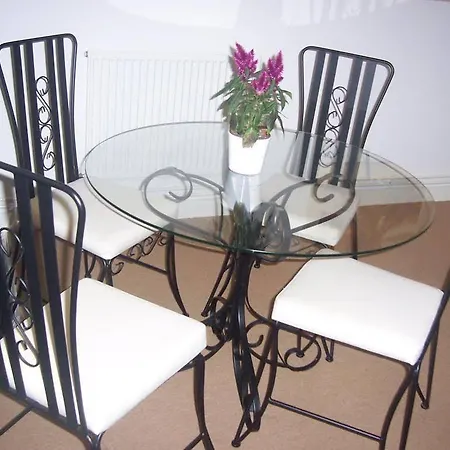 Hotel Oyo Arinza Apartments, Liverpool