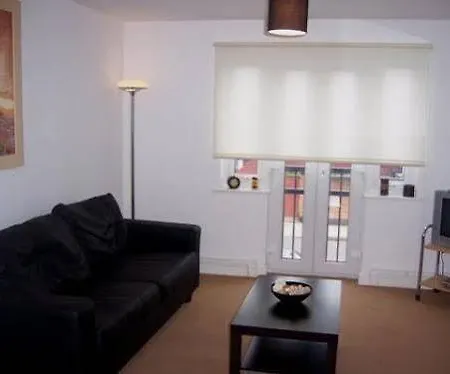 Oyo Arinza Apartments, 3* Liverpool