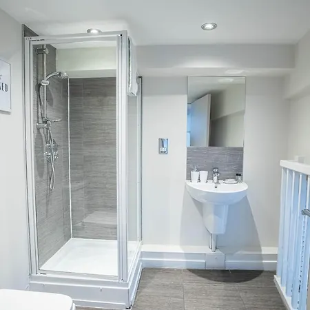 Luxe Near Albert Docks - 3 Graces - One - Business, Contract & Corporate Ready *