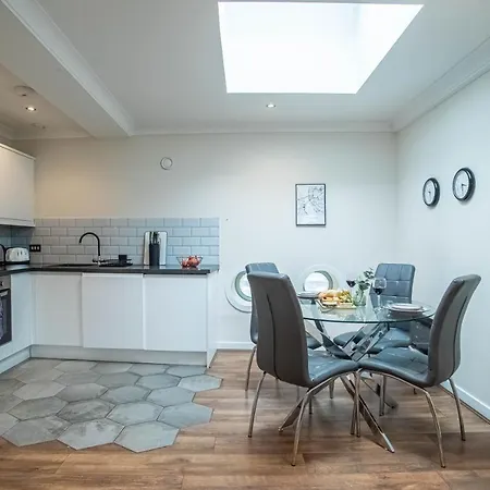 Luxe Near Albert Docks - 3 Graces - One - Business, Contract & Corporate Ready Apartment Liverpool
