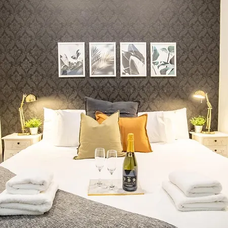 Luxe Near Albert Docks - 3 Graces - One - Business, Contract & Corporate Ready *