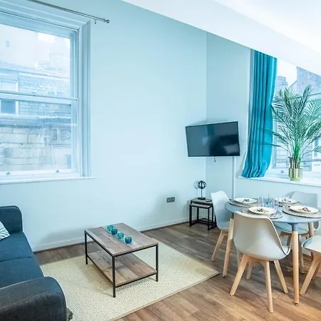Apartment Luxe Near Albert Docks - 3 Graces - One - Business, Contract & Corporate Ready *