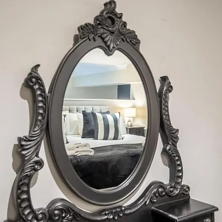 Luxe Near Albert Docks - 3 Graces - One - Business, Contract & Corporate Ready Liverpool