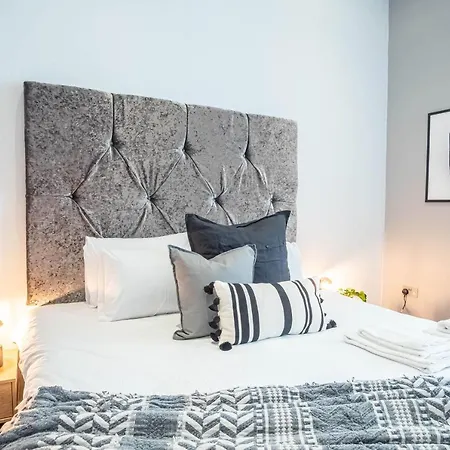 Apartment Luxe Near Albert Docks - 3 Graces - One - Business, Contract & Corporate Ready