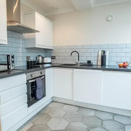 Luxe Near Albert Docks - 3 Graces - One - Business, Contract & Corporate Ready Apartment