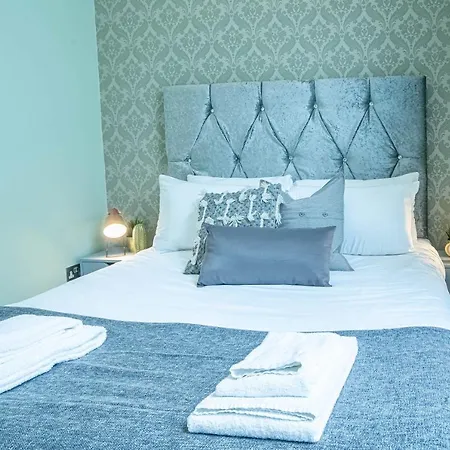 Apartment Luxe Near Albert Docks - 3 Graces - One - Business, Contract & Corporate Ready *
