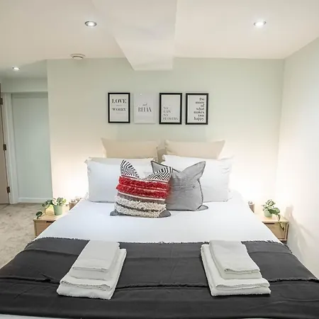 Apartment Luxe Near Albert Docks - 3 Graces - One - Business, Contract & Corporate Ready Liverpool