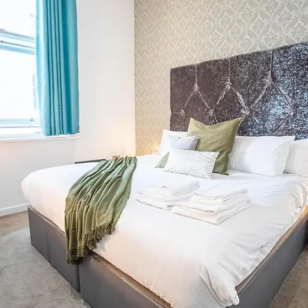Apartment Luxe Near Albert Docks - 3 Graces - One - Business, Contract & Corporate Ready Liverpool