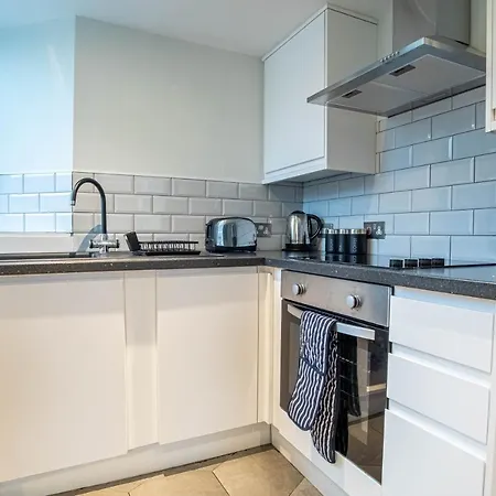 Luxe Near Albert Docks - 3 Graces - One - Business, Contract & Corporate Ready *