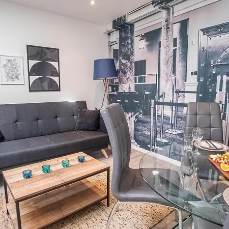 Luxe Near Albert Docks - 3 Graces - One - Business, Contract & Corporate Ready Liverpool
