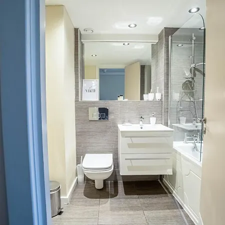Luxe Near Albert Docks - 3 Graces - One - Business, Contract & Corporate Ready Apartment *