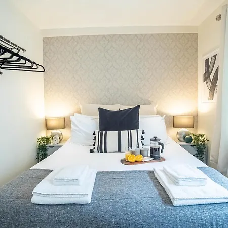 Luxe Near Albert Docks - 3 Graces - One - Business, Contract & Corporate Ready Apartment Liverpool
