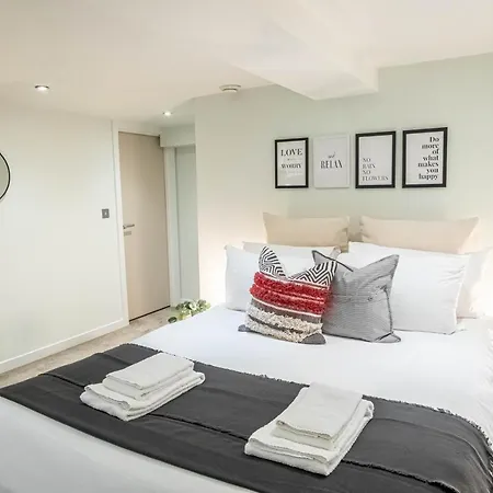 Luxe Near Albert Docks - 3 Graces - One - Business, Contract & Corporate Ready Apartment