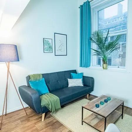 Apartment Luxe Near Albert Docks - 3 Graces - One - Business, Contract & Corporate Ready *