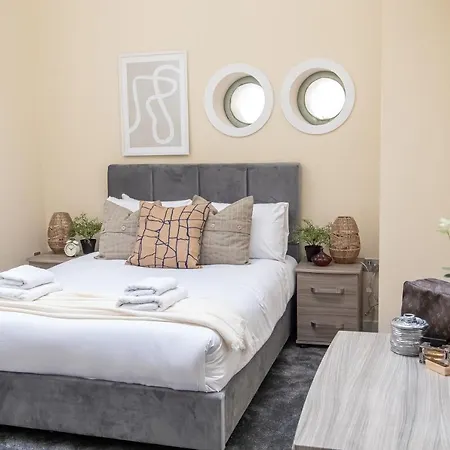 Luxe Near Albert Docks - 3 Graces - One - Business, Contract & Corporate Ready *