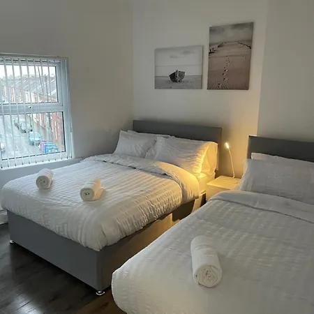 فندق County Serviced 4*