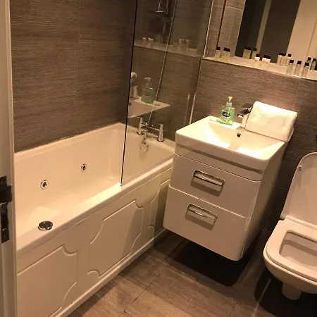 Luxe Near Albert Docks - 3 Graces - One - Business, Contract & Corporate Ready Apartment Liverpool