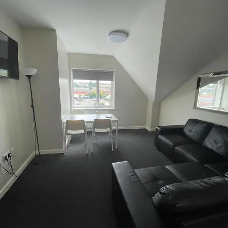 Mays - 102 Mill Street, Free Parking, 2 Minute Walk To Baltic Market And Centre - Sleep 1-10 Guests