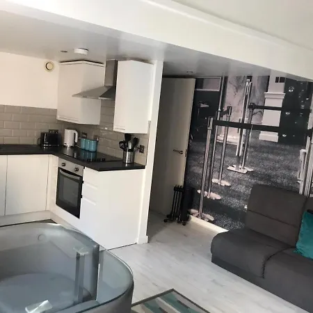 Luxe Near Albert Docks - 3 Graces - One - Business, Contract & Corporate Ready * Liverpool
