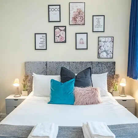 Luxe Near Albert Docks - 3 Graces - One - Business, Contract & Corporate Ready Apartment