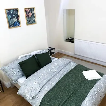 Aparthotel Large House Near Anfield & Town *