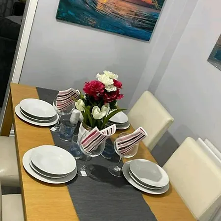 Cheerful 2 Bedroom House Apartment