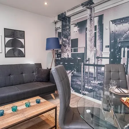 Luxe Near Albert Docks - 3 Graces - One - Business, Contract & Corporate Ready Apartment Liverpool