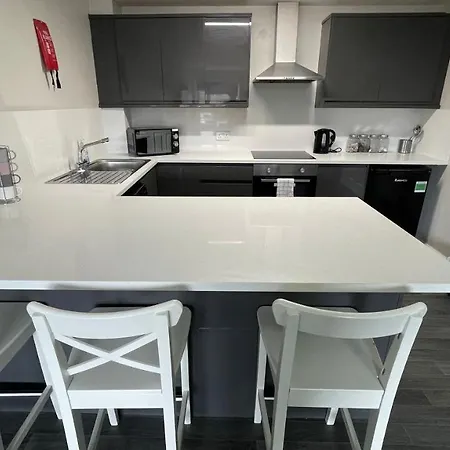 Mays - 102 Mill Street, Free Parking, 2 Minute Walk To Baltic Market And Centre - Sleep 1-10 Guests